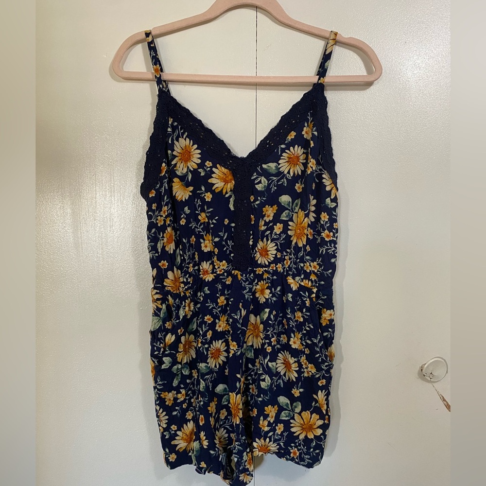 Nevena Rae Floral Navy Romper with Yellow and White Flowers size L